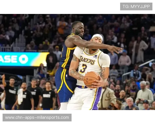 戴维斯二次进攻得分,洛杉矶持续压制对手