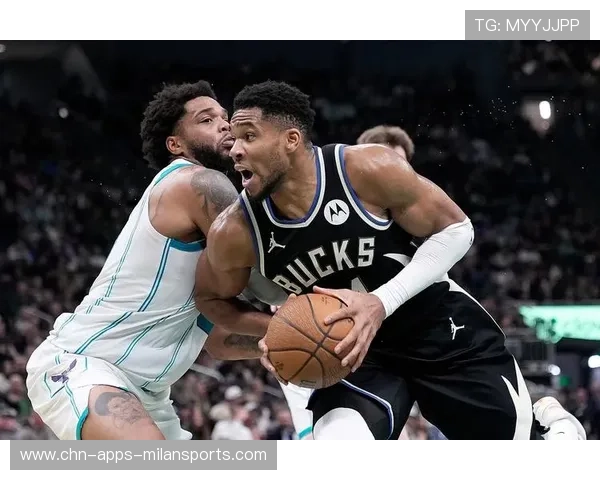 字母哥禁区单手补扣，雄鹿主场力擒热火队